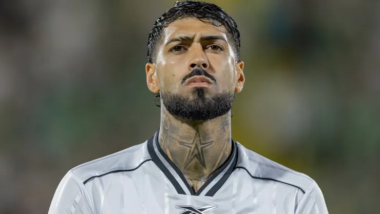 Alexander Barboza durante confronto contra a Chapecoense no Brasileirão de 2026.