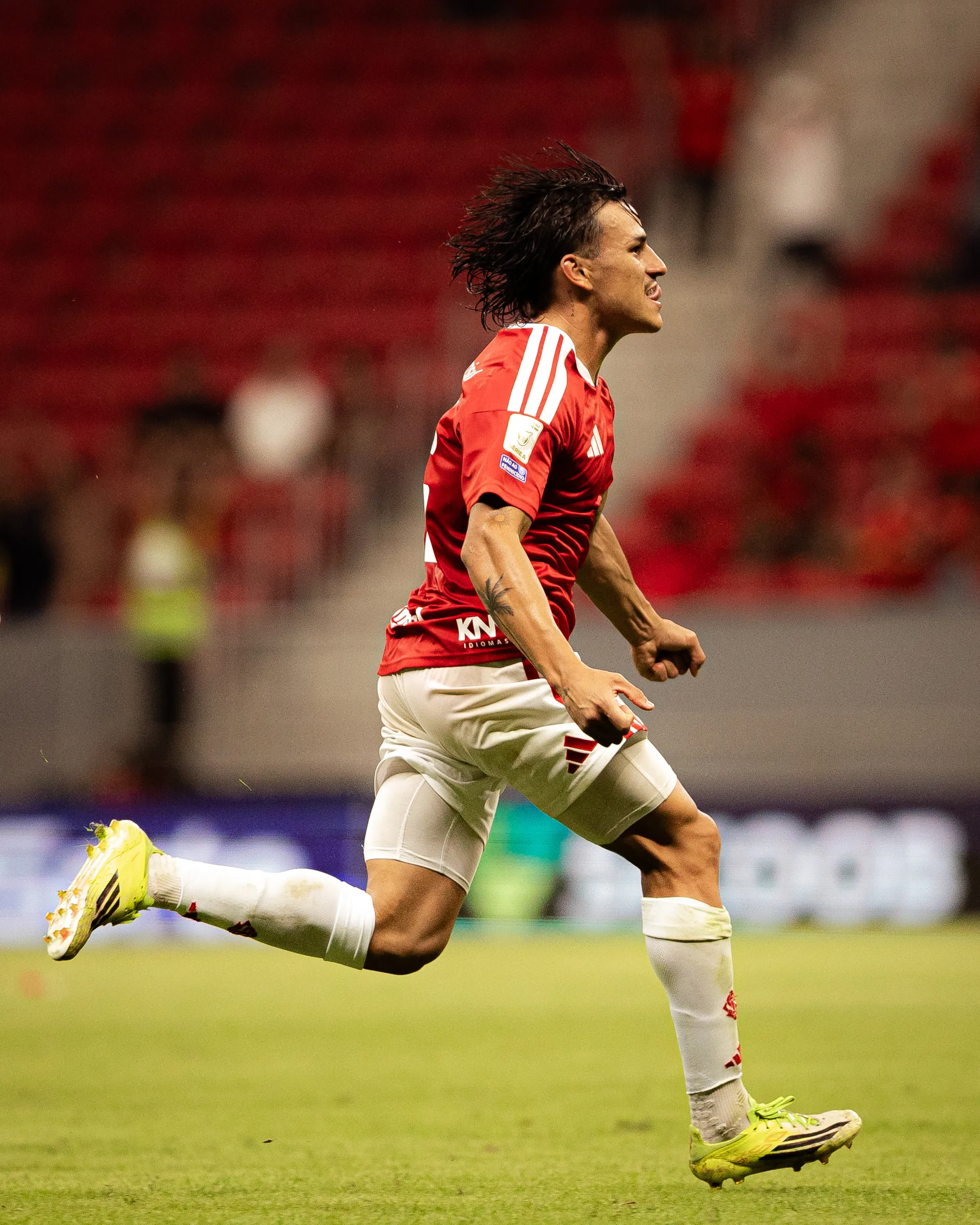 DF – BRASILIA – 25/04/2026 – BRASILEIRO A 2026, BOTAFOGO X INTERNACIONAL – Bernabei jogador do Internacional comemora seu gol durante partida contra o Botafogo no estadio Mane Garrincha pelo campeonato Brasileiro A 2026. Foto: Isabela Azine/AGIF