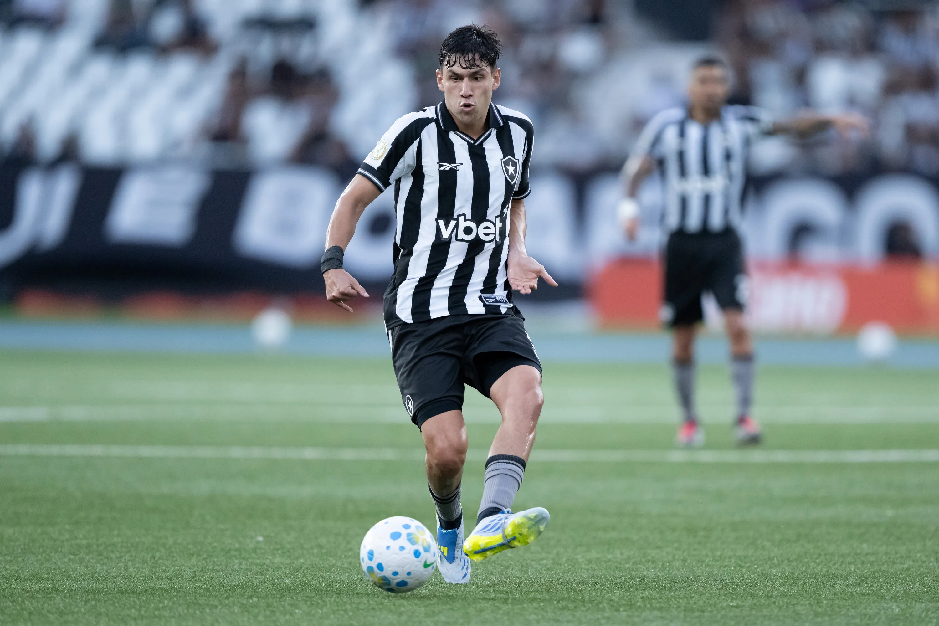 Ferraresi jogador do Botafogo durante partida contra o Chapecoense no estadio Engenhao pelo campeonato Copa Do Brasil 2026. Foto: Jorge Rodrigues/AGIF