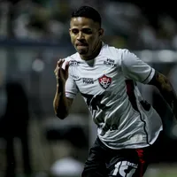 Vitória tenta efeito suspensivo para ter Erick contra Coritiba