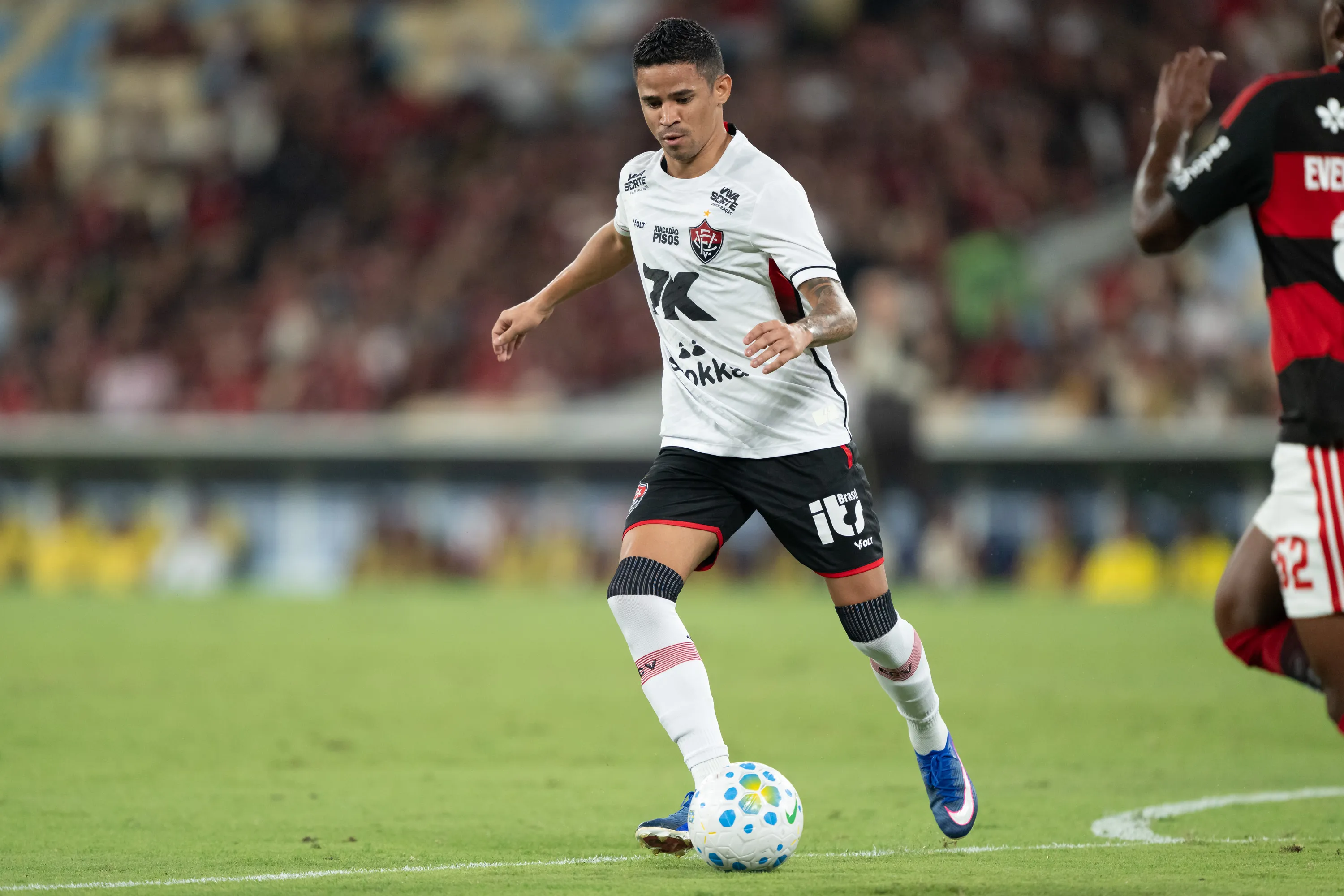 Erick jogador do Vitoria durante partida contra o Flamengo no estadio Maracana pelo campeonato Copa Do Brasil 2026. Foto: Jorge Rodrigues/AGIF