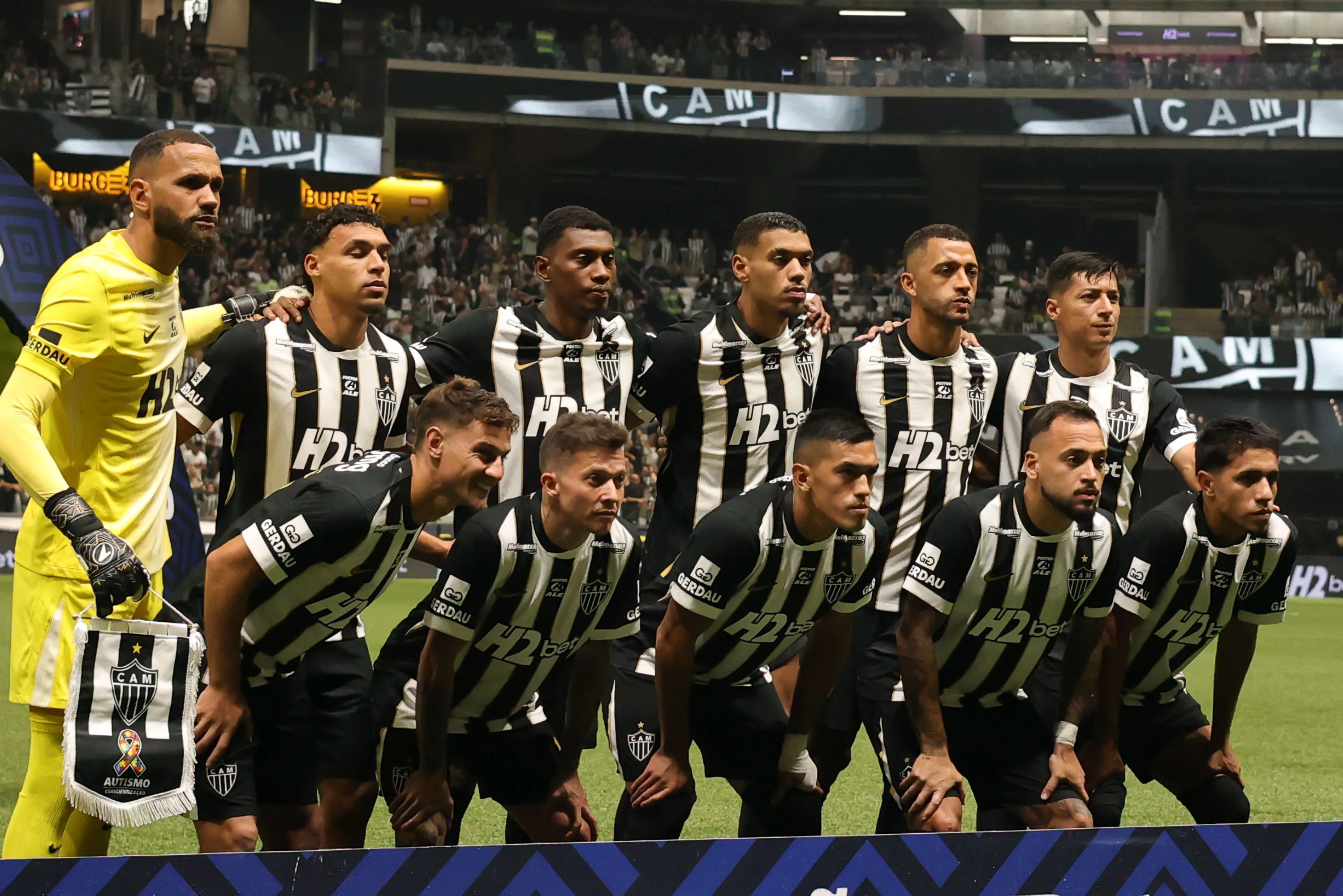 Jogadores do Atletico-MG posam para foto antes na partida contra Flamengo no estadio Arena MRV pelo campeonato Brasileiro A 2026. Foto: Gilson Lobo/AGIF