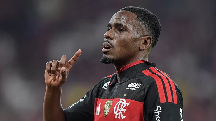 Evertton Araújo jogador do Flamengo durante partida contra o Vitoria no estádio Maracanã pelo campeonato Copa Do Brasil 2026. Foto: Thiago Ribeiro/AGIF