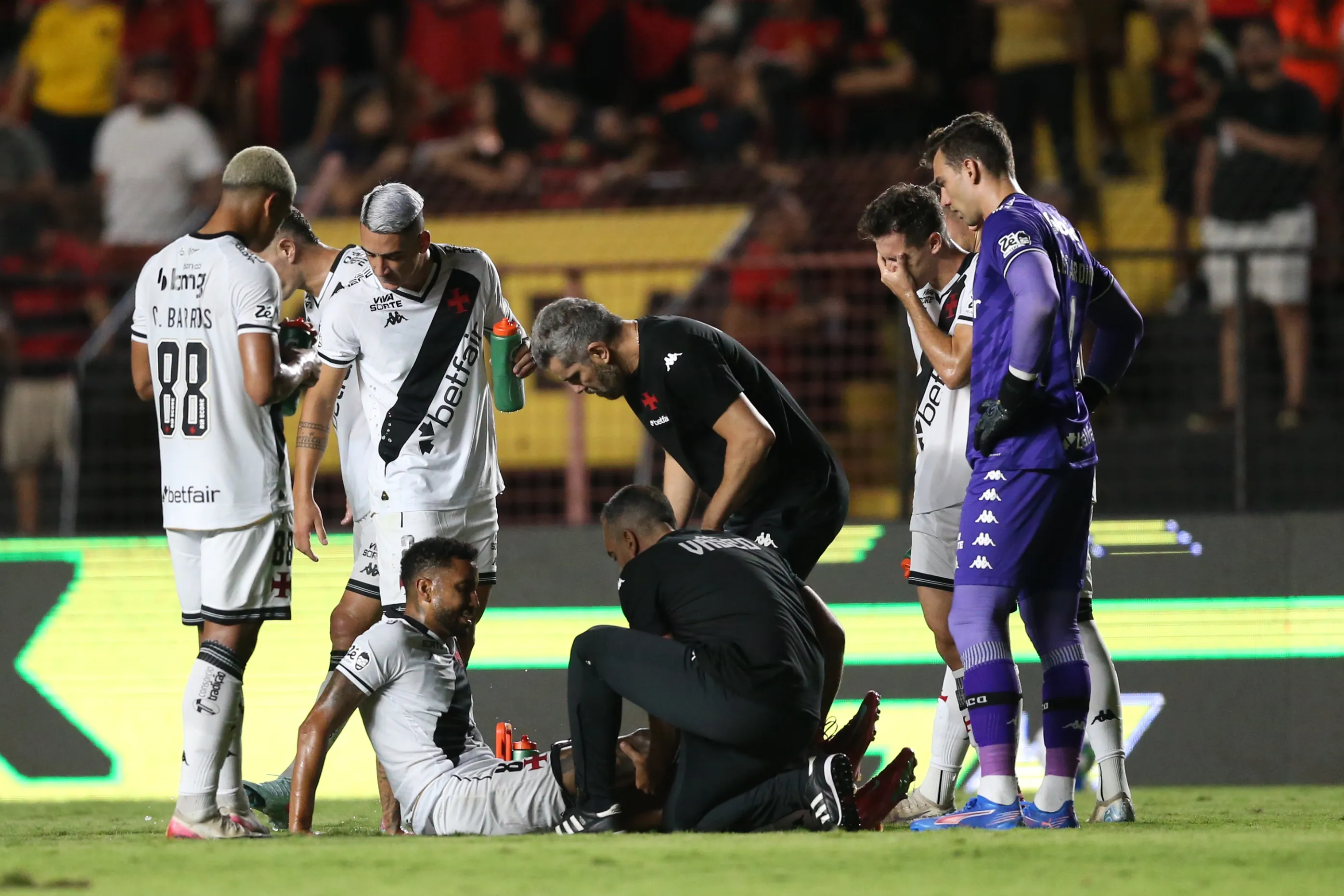 Jair jogador do Vasco durante a partida contra o Sport na Ilha do Retiro em Recife (PE) pelo campeonato Brasileiro A 2025. Foto: Marlon Costa/AGIF