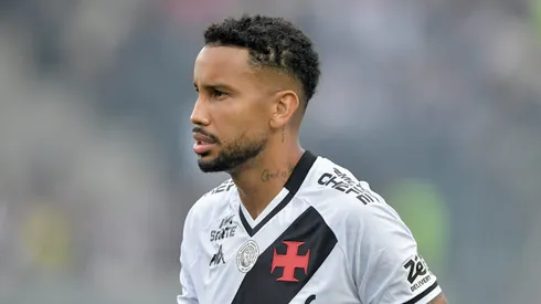 Jair jogador do Vasco durante partida contra o Corinthians no estadio Sao Januario pelo campeonato Brasileiro A 2025. Foto: Thiago Ribeiro/AGIF