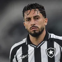 Alex Telles cobra Botafogo após derrota em casa