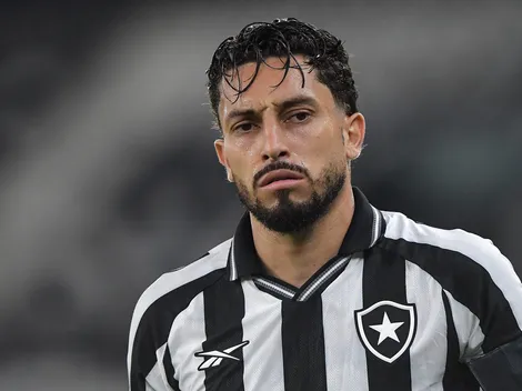 Alex Telles cobra Botafogo após derrota em casa