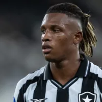 Scout do Flamengo observa Danilo em Botafogo x Remo