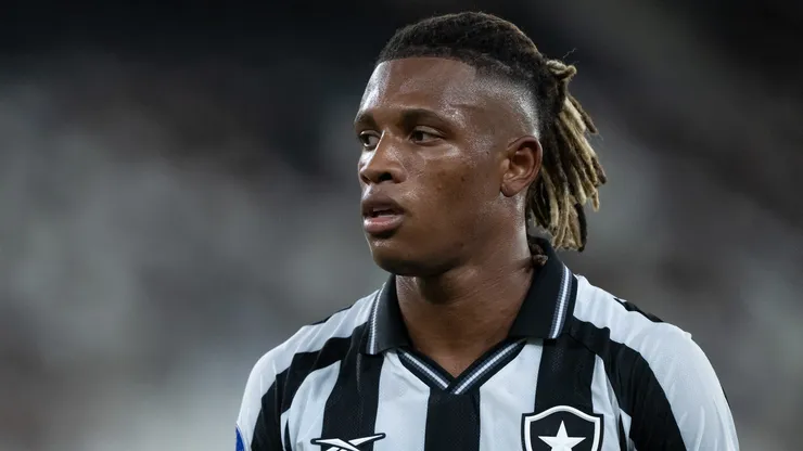 Danilo, do Botafogo, é monitorado pelo Flamengo