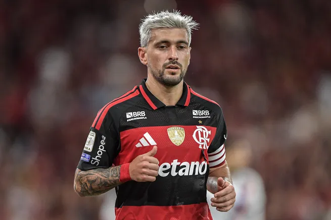 Arrascaeta durante partida contra o Bahia no Campeonato Brasileiro de 2026. Foto: Thiago Ribeiro/AGIF