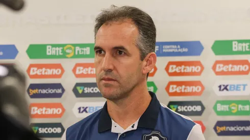 Leo Conde tecnico do Remo durante entrevista antes da partida contra o Coritiba no estadio Couto Pereira pelo campeonato Brasileiro A 2026. Foto: Robson Mafra/AGIF