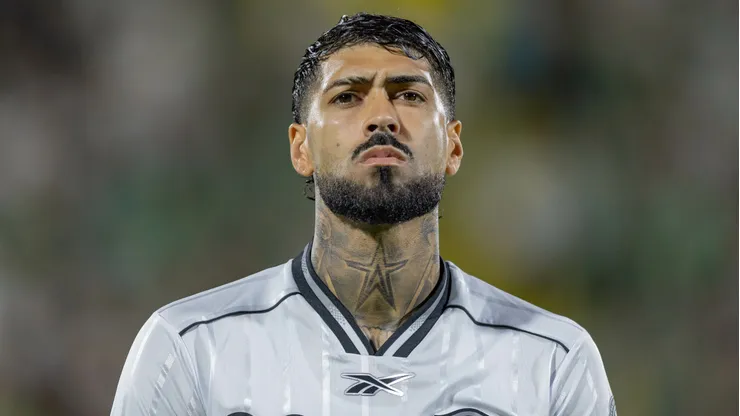 Alexander Barboza jogador do Botafogo durante partida contra o Chapecoense no estadio Arena Conda pelo campeonato Brasileiro A 2026. Foto: Liamara Polli/AGIF
