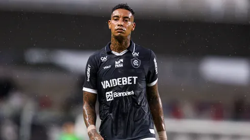 Alef Manga jogador do Remo durante partida contra o Vasco no estadio Mangueirao pelo campeonato Brasileiro A 2026. Foto: Fernando Torres/AGIF