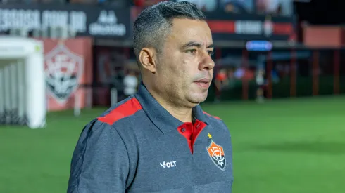 BA – SALVADOR – 02/05/2026 – BRASILEIRO A 2026, VITORIA X CORITIBA – Jair Ventura tecnico do Vitoria durante partida contra o Coritiba no estadio Barradao pelo campeonato Brasileiro A 2026. Foto: Marcio Jose/AGIF