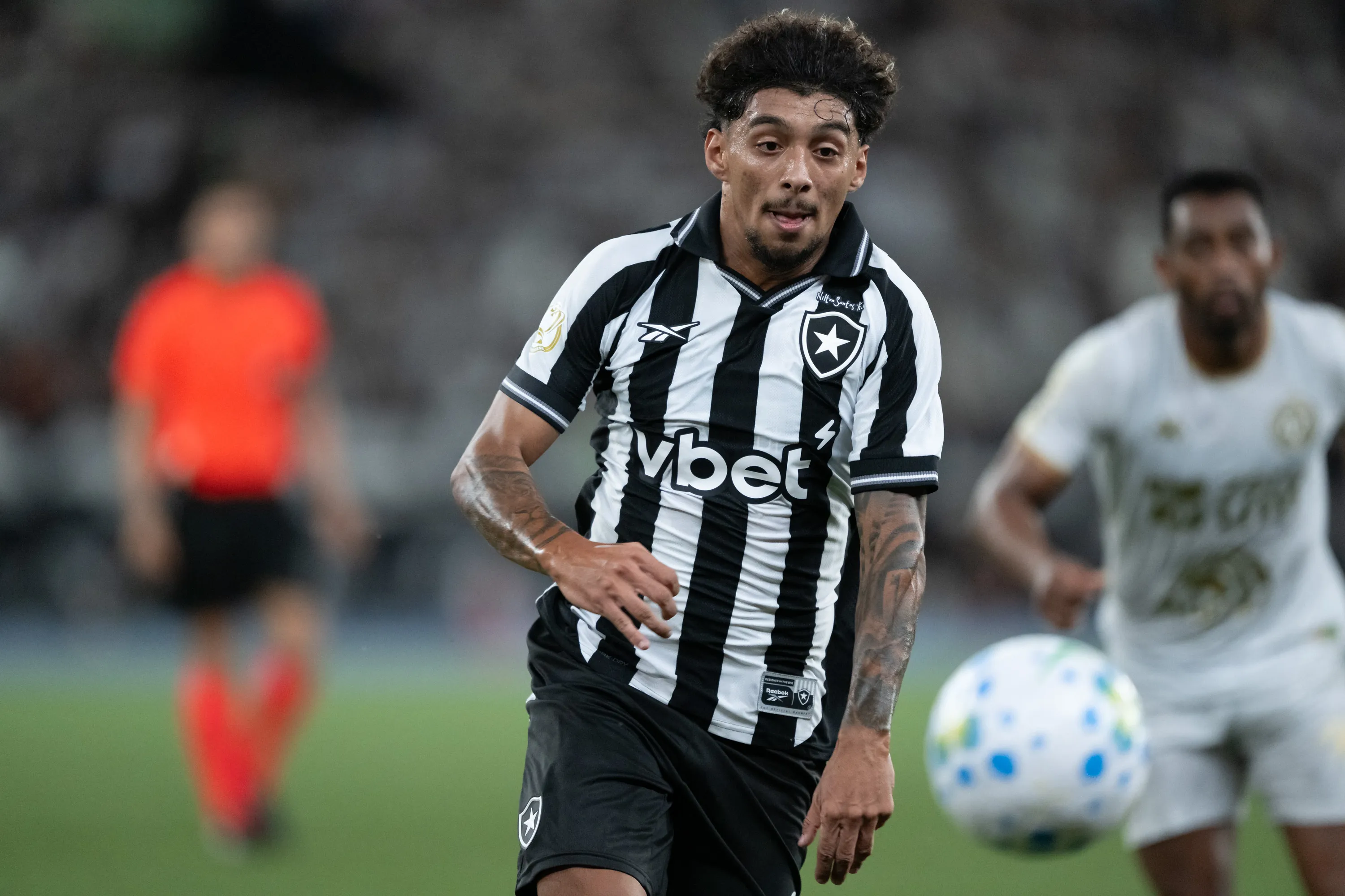 Medina jogador do Botafogo durante partida contra o Chapecoense no estadio Engenhao pelo campeonato Copa Do Brasil 2026. Foto: Jorge Rodrigues/AGIF