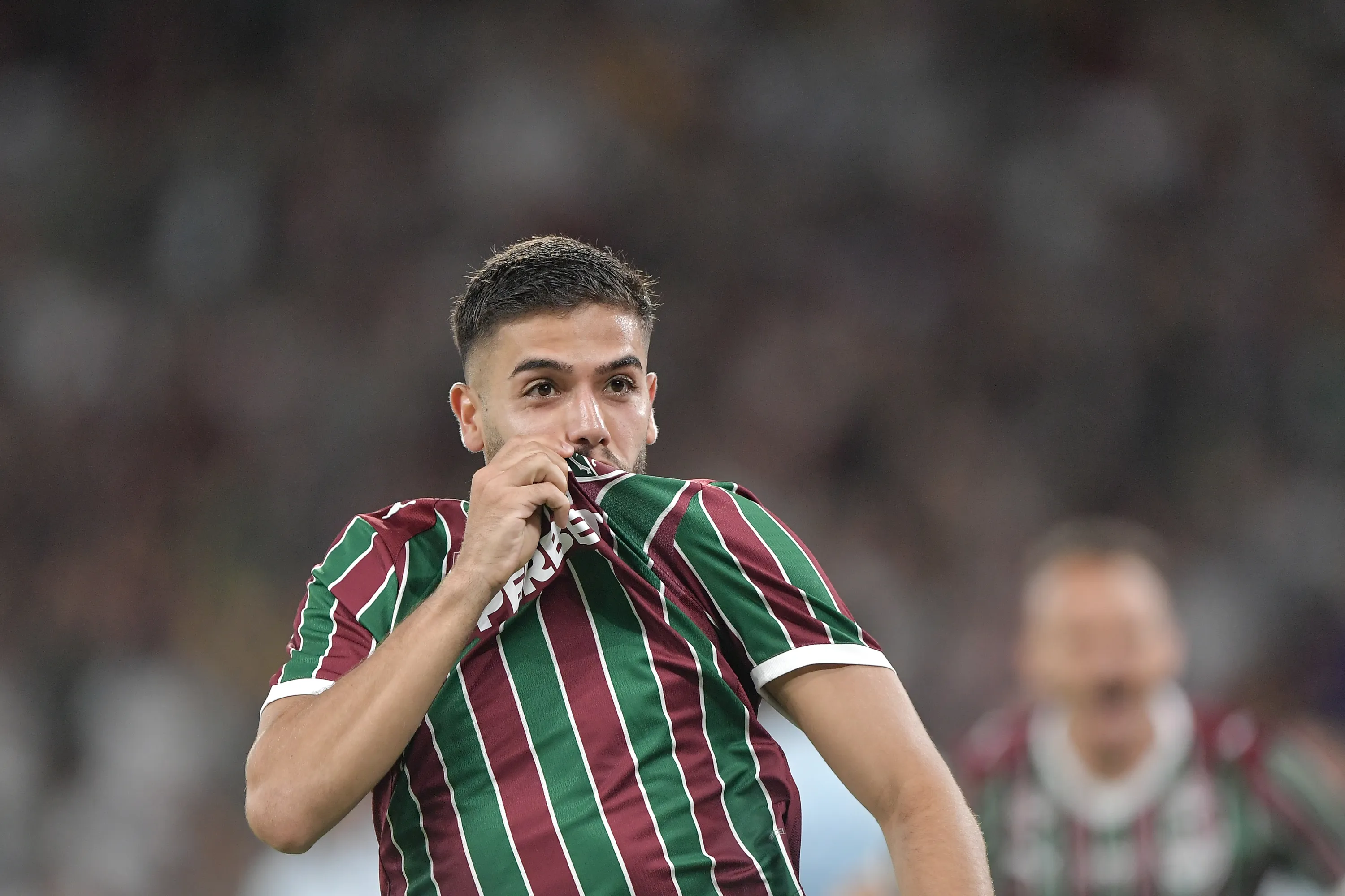 Nonato jogador do Fluminense comemora seu gol durante partida contra o Gremio no estadio Maracana pelo campeonato Brasileiro A 2026. Foto: Thiago Ribeiro/AGIF