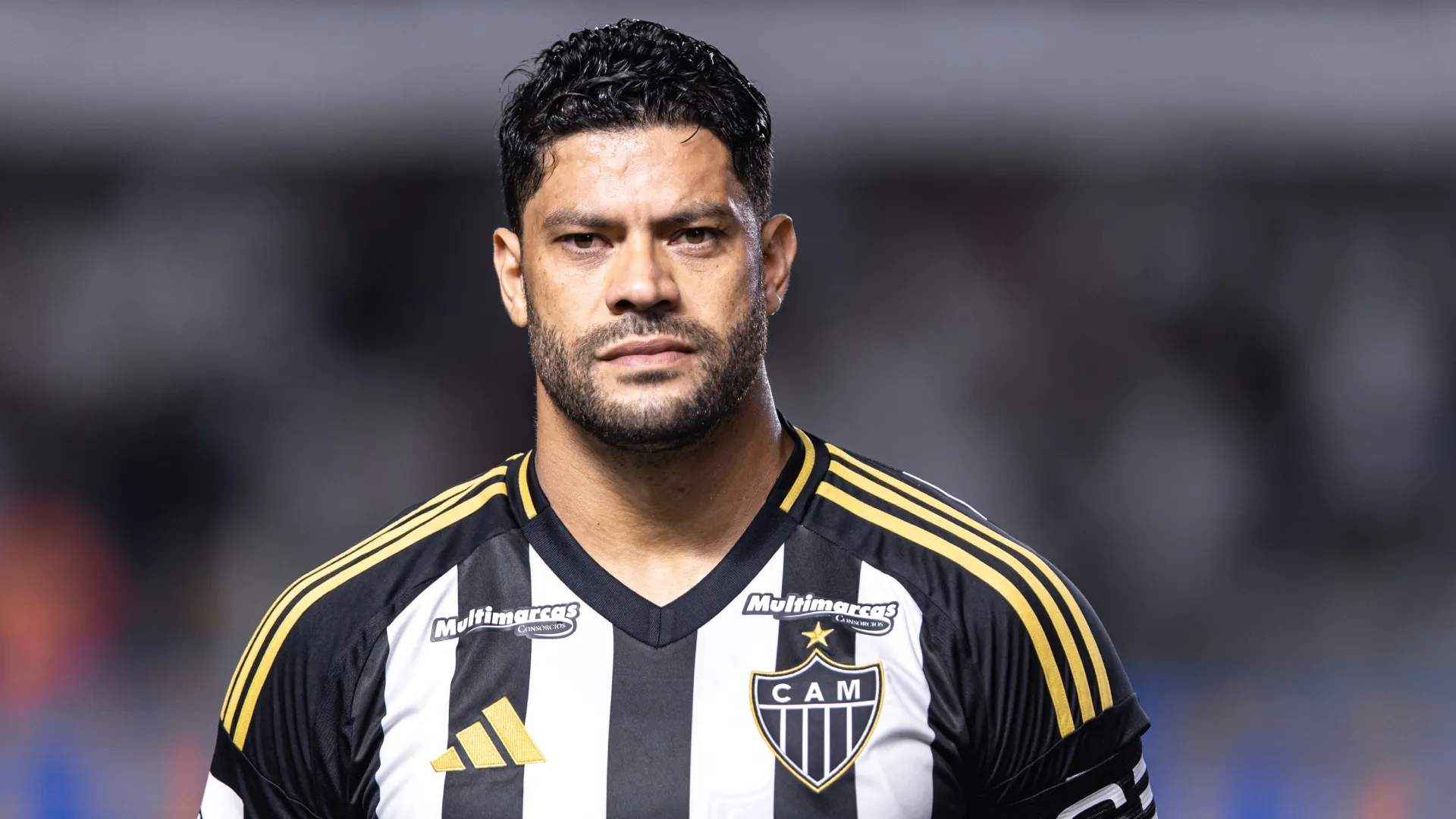 Hulk jogador do Atlético-MG durante partida contra o Santos no estádio Vila Belmiro pelo campeonato Brasileiro A 2025. Foto: Abner Dourado/AGIF