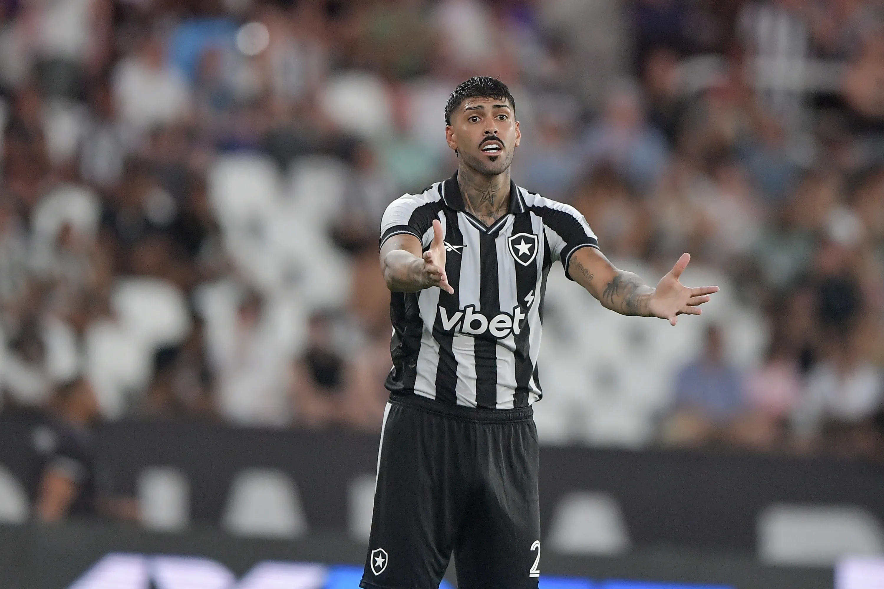 Barboza jogador do Botafogo durante partida contra o Flamengo no estadio Engenhao pelo campeonato Carioca 2026. Foto: Thiago Ribeiro/AGIF