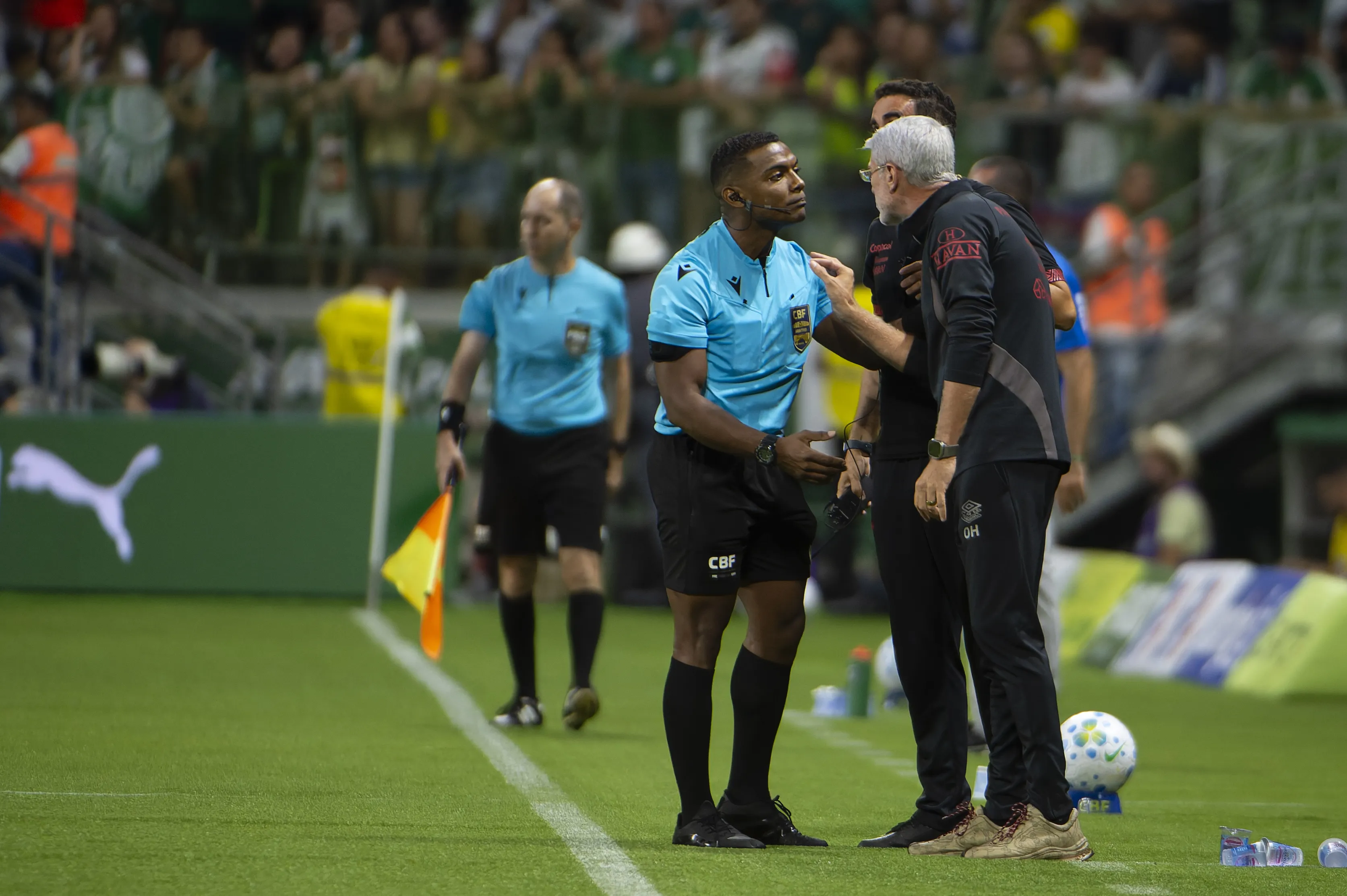 SP – SAO PAULO – 19/04/2026 – BRASILEIRO A 2026, PALMEIRAS X ATHLETICO-PR – Odair Hellmann tecnico do Athletico-PR durante partida contra o Palmeiras no estadio Arena Allianz Parque pelo campeonato Brasileiro A 2026. Foto: Anderson Romao/AGIF