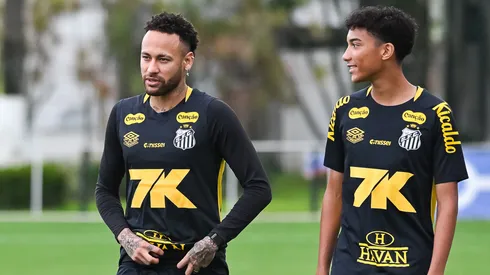 Neymar e Robinho Jr jogadores do Santos durante treino no Centro de Treinamento CT Rei Pele. Foto: Jota Erre/AGIF