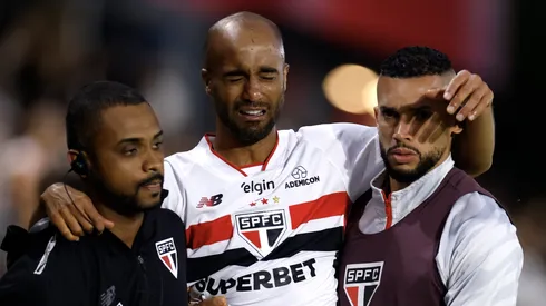 Lucas Moura jogador do Sao Paulo deixa o campo durante a partida contra o Bahia no estadio Cicero De Souza Marques pelo campeonato Brasileiro A 2026. Foto: Marcello Zambrana/AGIF