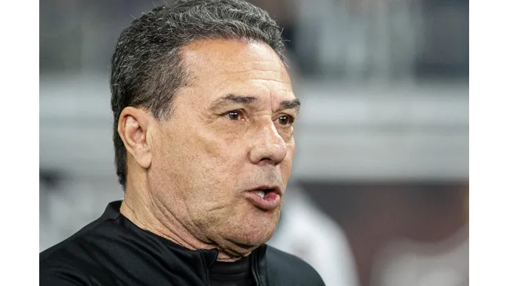 Vanderlei Luxemburgo tecnico do Corinthians durante partida contra o Atletico-MG no estadio Mineirao pelo campeonato Brasileiro A 2023. Foto: Fernando Moreno/AGIF