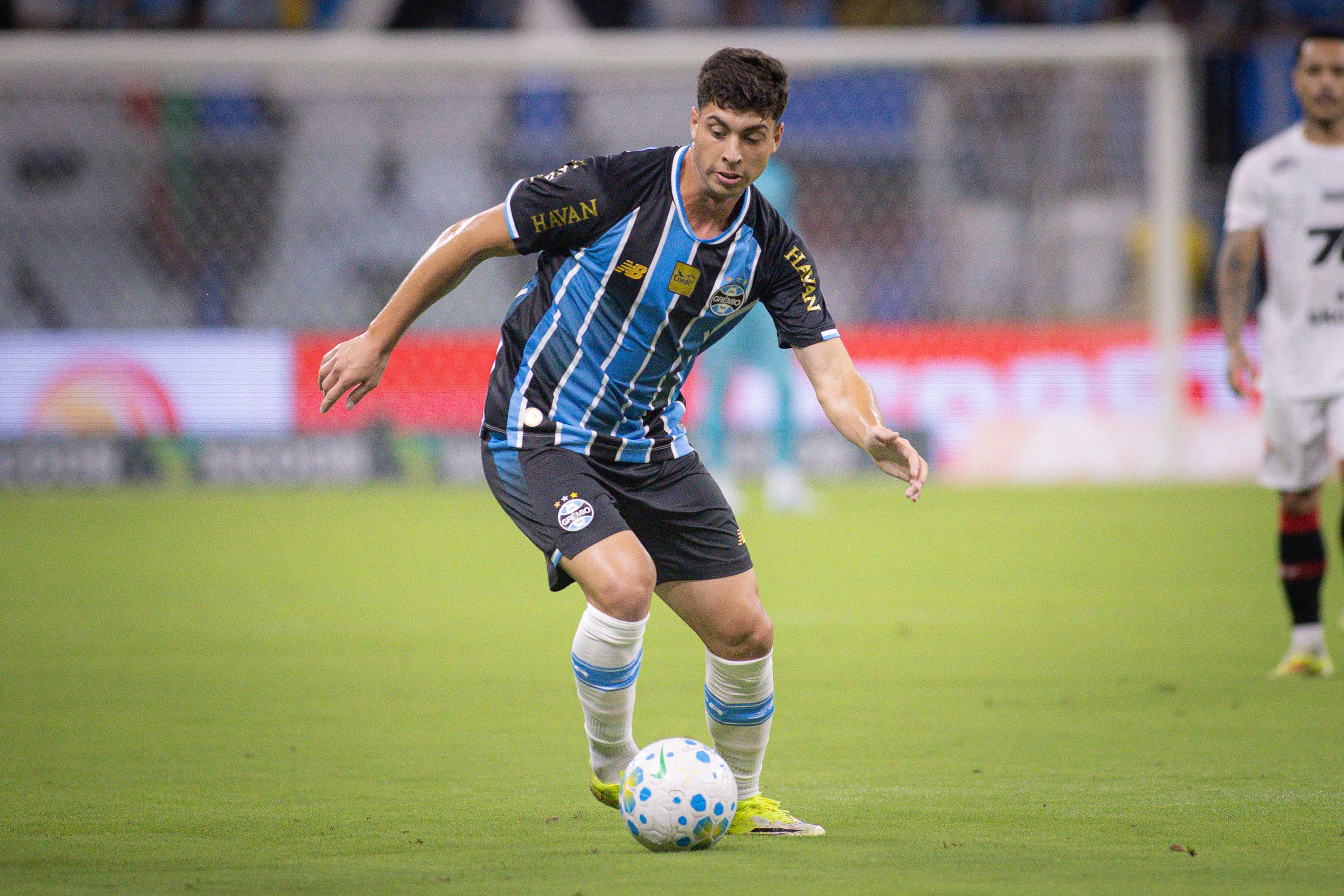 RS – PORTO ALEGRE – 19/03/2026 – BRASILEIRO A 2026, GREMIO X VITORIA – Juan Nardoni jogador do Gremio durante partida contra o Vitoria no estadio Arena do Gremio pelo campeonato Brasileiro A 2026. Foto: Maxi Franzoi/AGIF