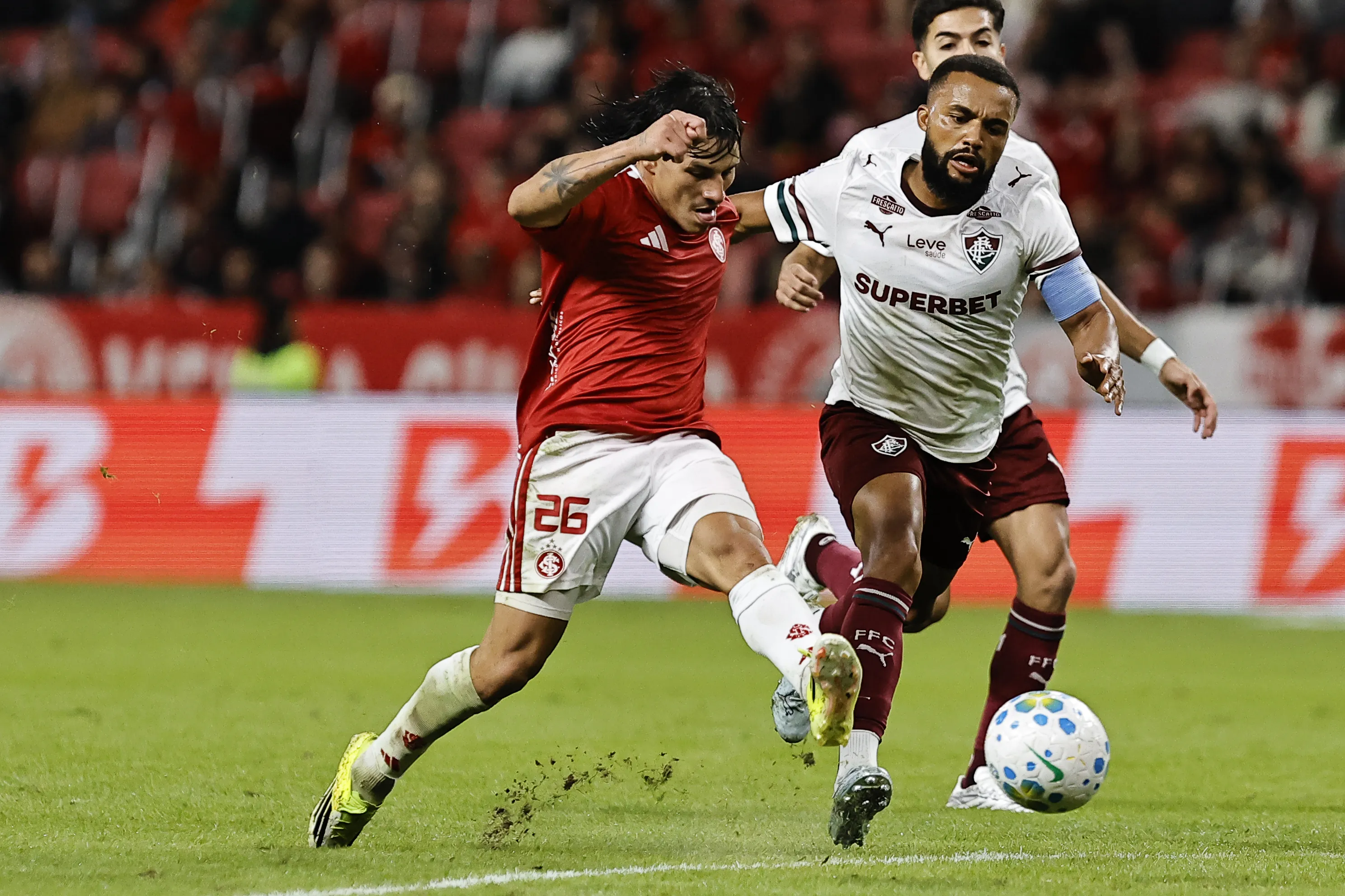 Jogador do Internacional durante partida contra o Fluminense no estadio Beira-Rio pelo campeonato Brasileiro A 2026. Foto: Roberto Vinicius/AGIF