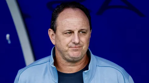 Rogério Ceni durante confronto entre Bragantino e Bahia no Brasileirão de 2026.
