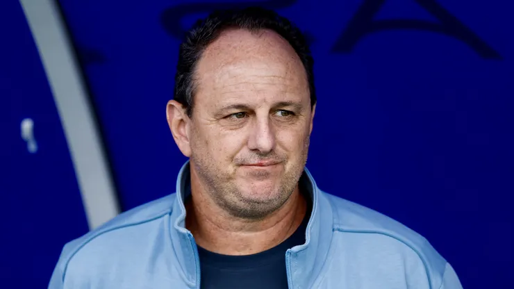 Rogério Ceni durante confronto entre Bragantino e Bahia no Brasileirão de 2026.