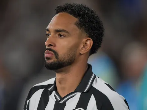 Vitinho alcança marca e se declara ao Botafogo