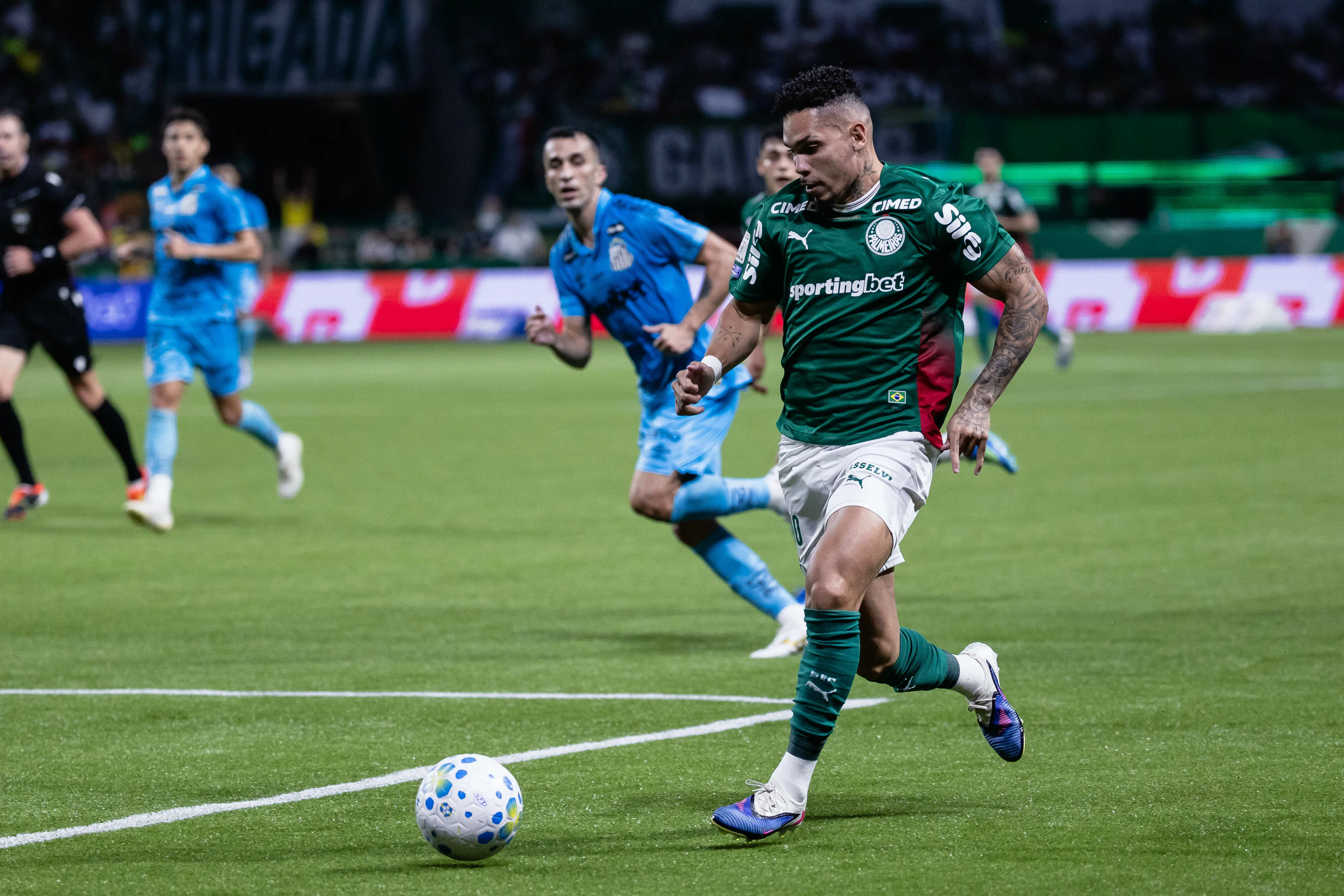 SP – SAO PAULO – 02/05/2026 – BRASILEIRO A 2026, PALMEIRAS X SANTOS – Paulinho jogador do Palmeiras durante partida contra o Santos no estadio Arena Allianz Parque pelo campeonato Brasileiro A 2026. Foto: Ettore Chiereguini/AGIF