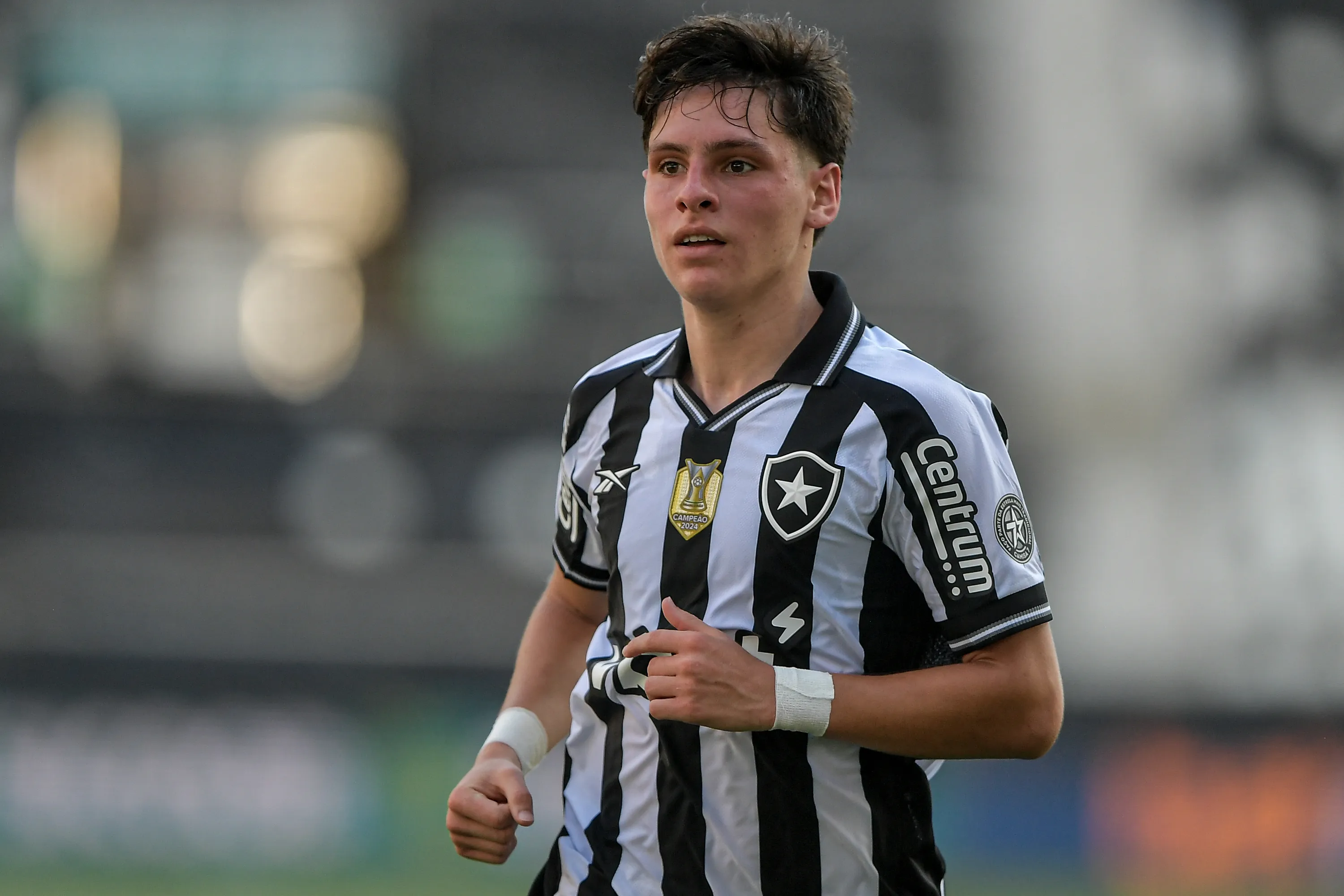 RJ – RIO DE JANEIRO – 07/12/2025 – BRASILEIRO A 2025, BOTAFOGO X FORTALEZA – Montoro jogador do Botafogo durante partida contra o Fortaleza no estadio Engenhao pelo campeonato Brasileiro A 2025. Foto: Thiago Ribeiro/AGIF