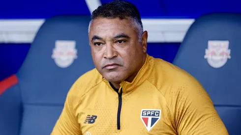 Roger Machado durante confronto contra o Bahia no Brasileirão de 2026.
