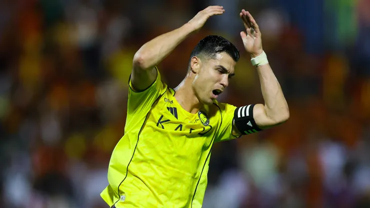 Cristiano Ronaldo, do Al Nassr, reage durante a partida do campeonato profissional saudita entre Al Qadsiah e Al Nassr, no Estádio Príncipe Mohamed bin Fahd, em 3 de maio de 2026, em Al Dammam, Arábia Saudita. (Foto de Yasser Bakhsh/Getty Images)