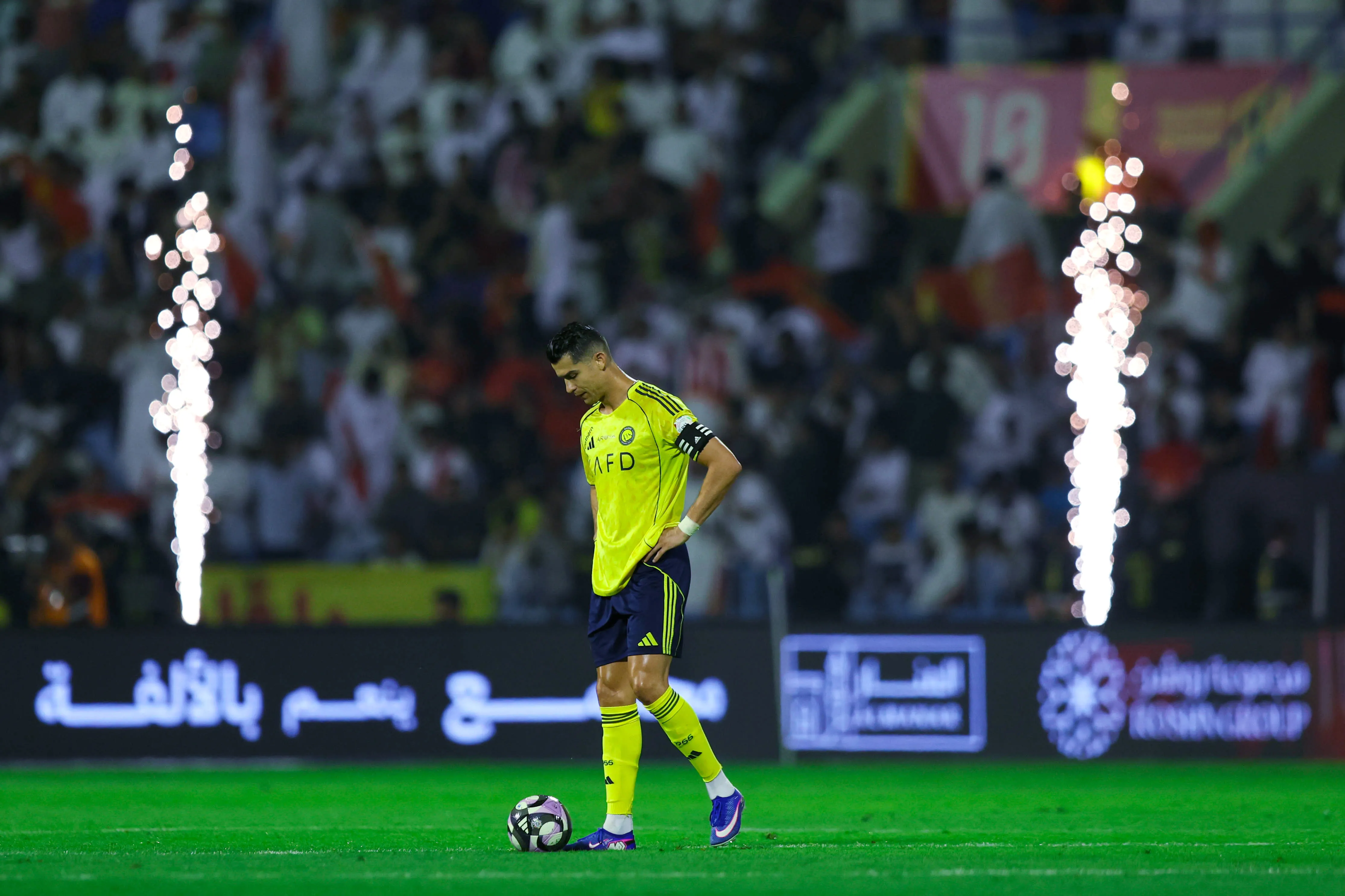 Cristiano Ronaldo, do Al Nassr, reage durante a partida do campeonato profissional saudita entre Al Qadsiah e Al Nassr, no Estádio Príncipe Mohamed bin Fahd, em 3 de maio de 2026, em Al Dammam, Arábia Saudita. (Foto de Yasser Bakhsh/Getty Images)
