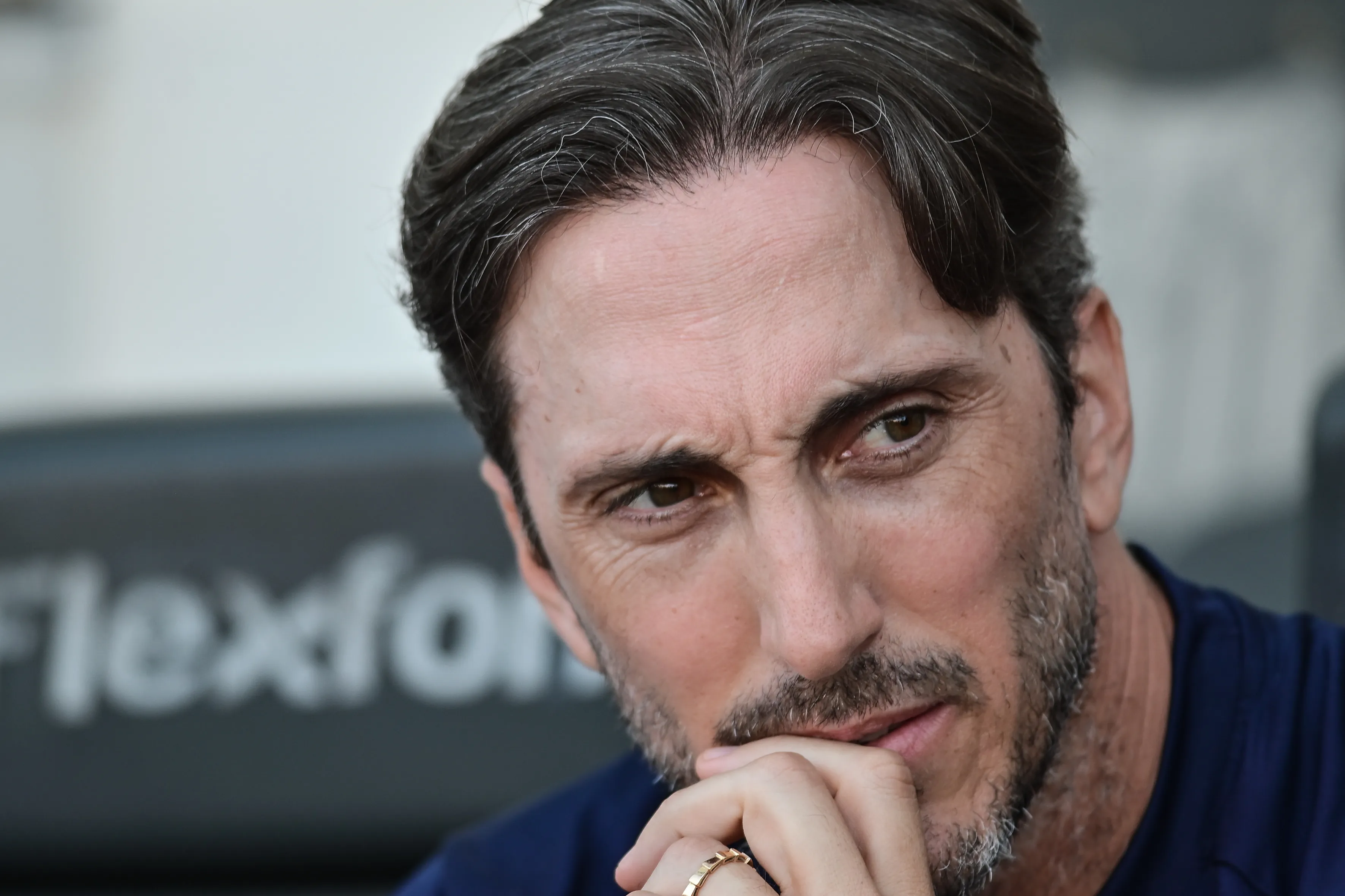 Luis Zubeldia tecnico do Fluminense durante partida contra o Santos no estadio Vila Belmiro pelo campeonato Brasileiro A 2026. Foto: Jota Erre/AGIF