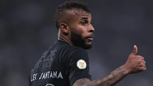 Alex Santana durante confronto contra o Criciúma no Brasileirão de 2024.