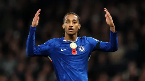 Torcida do Chelsea perdeu gol de bicicleta de João Pedro.