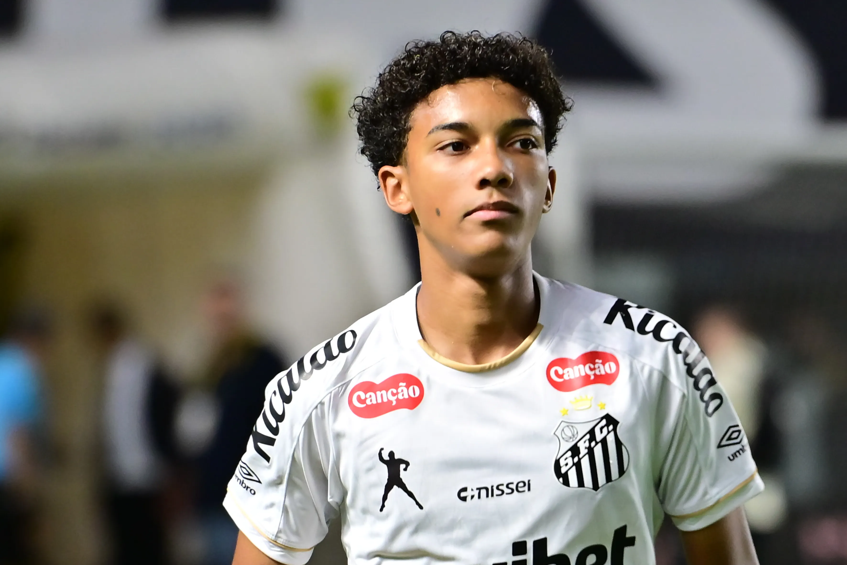 SP – SANTOS – 11/04/2026 – BRASILEIRO A 2026, SANTOS X ATLETICO-MG – Robinho Jr jogador do Santos durante partida contra o Atletico-MG no estadio Vila Belmiro pelo campeonato Brasileiro A 2026. Foto: Jota Erre/AGIF
