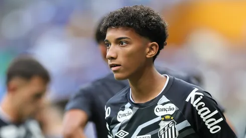 Robinho Jr. jogador do Santos durante aquecimento antes da partida contra o Cruzeiro no estadio Mineirão pelo campeonato Brasileiro A 2026. Foto: Gilson Lobo/AGIF