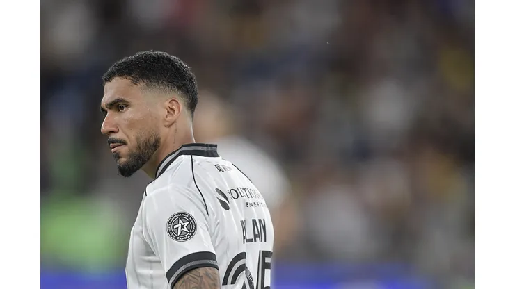 RJ - RIO DE JANEIRO - 12/02/2026 - BRASILEIRO A 2026, FLUMINENSE X BOTAFOGO - Allan jogador do Botafogo durante partida contra o Fluminense no estadio Maracana pelo campeonato Brasileiro A 2026. Foto: Thiago Ribeiro/AGIF