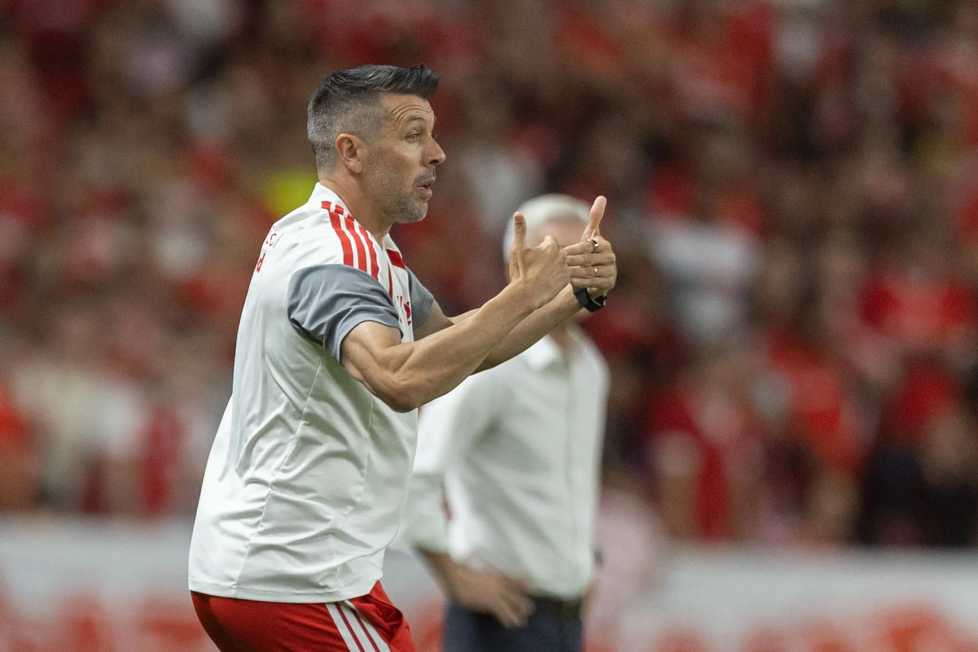 RS – PORTO ALEGRE – 11/04/2026 – BRASILEIRO A 2026, INTERNACIONAL X GREMIO –  Paulo Pezzolano
 tecnico do Internacional durante partida contra o Gremio no estadio Beira-Rio pelo campeonato Brasileiro A 2026. Foto: Liamara Polli/AGIF