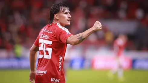 RS – PORTO ALEGRE – 03/05/2026 – BRASILEIRO A 2026, INTERNACIONAL X FLUMINENSE – Alexandro Bernabei jogador do Internacional comemora seu gol durante partida contra o Fluminense no estadio Beira-Rio pelo campeonato Brasileiro A 2026. Foto: Maxi Franzoi/AGIF