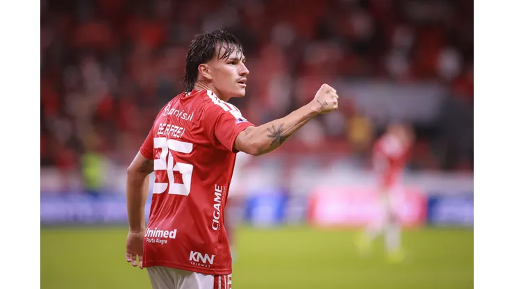 RS - PORTO ALEGRE - 03/05/2026 - BRASILEIRO A 2026, INTERNACIONAL X FLUMINENSE - Alexandro Bernabei jogador do Internacional comemora seu gol durante partida contra o Fluminense no estadio Beira-Rio pelo campeonato Brasileiro A 2026. Foto: Maxi Franzoi/AGIF