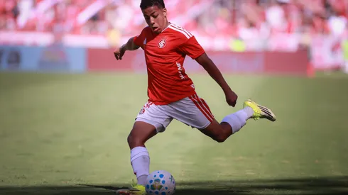 RS – PORTO ALEGRE – 19/04/2026 – BRASILEIRO A 2026, INTERNACIONAL X MIRASSOL – Allex jogador do Internacional durante partida contra o Mirassol no estadio Beira-Rio pelo campeonato Brasileiro A 2026. Foto: Maxi Franzoi/AGIF