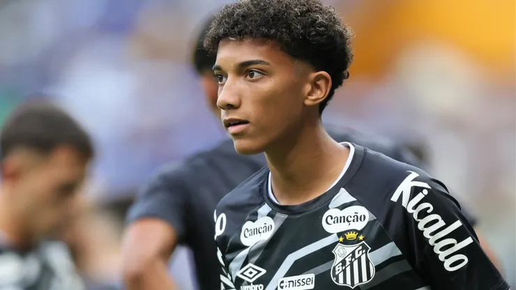 Robinho Jr. jogador do Santos durante aquecimento antes da partida contra o Cruzeiro no estadio Mineirão pelo campeonato Brasileiro A 2026. Foto: Gilson Lobo/AGIF