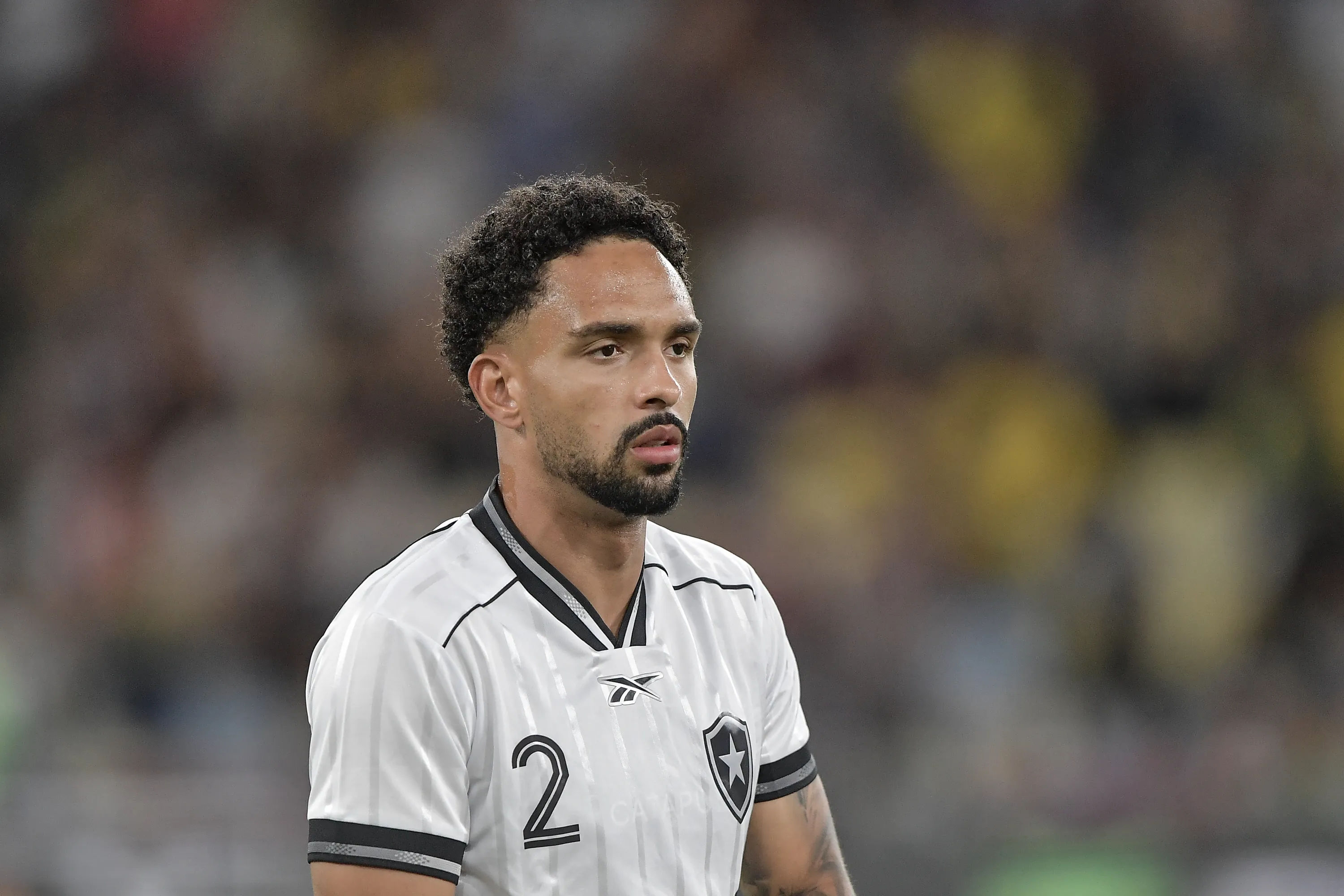 Vitinho jogador do Botafogo durante partida contra o Fluminense no estadio Maracana pelo campeonato Brasileiro A 2026. Foto: Thiago Ribeiro/AGIF