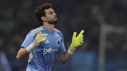 Otavio goleiro do Cruzeiro durante aquecimento antes da partida contra o Atletico-MG no estadio Mineirao pelo campeonato Brasileiro A 2026.