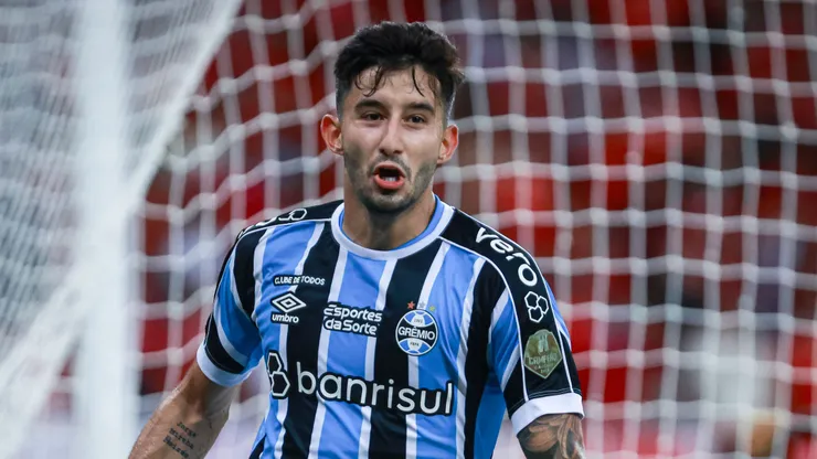 Villasanti deve retornar no Grêmio contra o Santos.